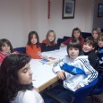 Taller de ilustracion cuento castillo de Cortes organizado por la Apyma Los amigos del castillo han escrito un cuento sobre el castillo de Cortes y unos treinta niños y niñas de entre 3 y 11 años hoy se han reunido para realizar los dibujos con que se ilustrara cuento.
Un jurado imparcial ahora determinará cuales son los mejores para ello y cuando se edite el cuento reflejará en él los nombres de los niños y niñas que han ganado. Por otra parte como va a ser muy difícil y todos merecen su reconocimiento más adelante se hará una exposición con todos los dibujos realizados y los nombres de todos los participantes.